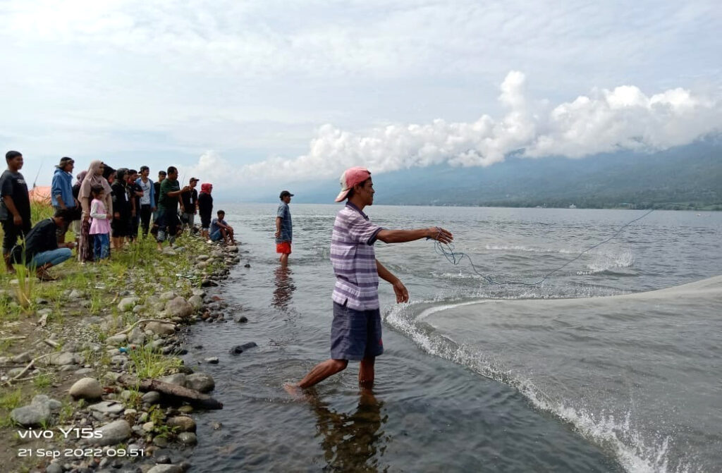 Nagari Sumpu Jadikan Manjalo Ikan Bilih Sebagai Atraksi Wisata